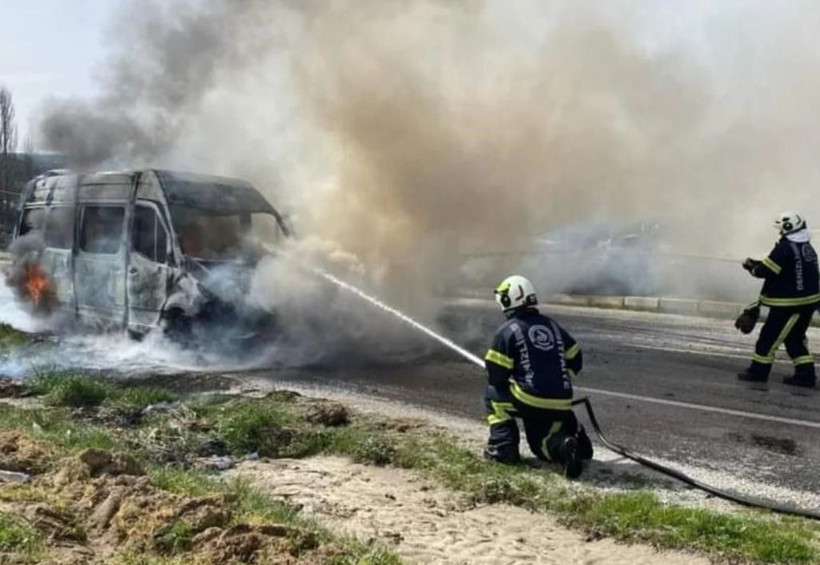 Seyir halinde cayır cayır yandı! Geriye metal yığını kaldı! - Resim: 2