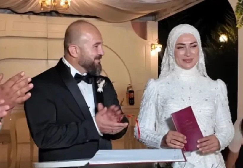 Burak Özçivit kız kardeşi Burçun'un düğününe gitmedi! Nedeni ortaya çıktı - Resim: 5