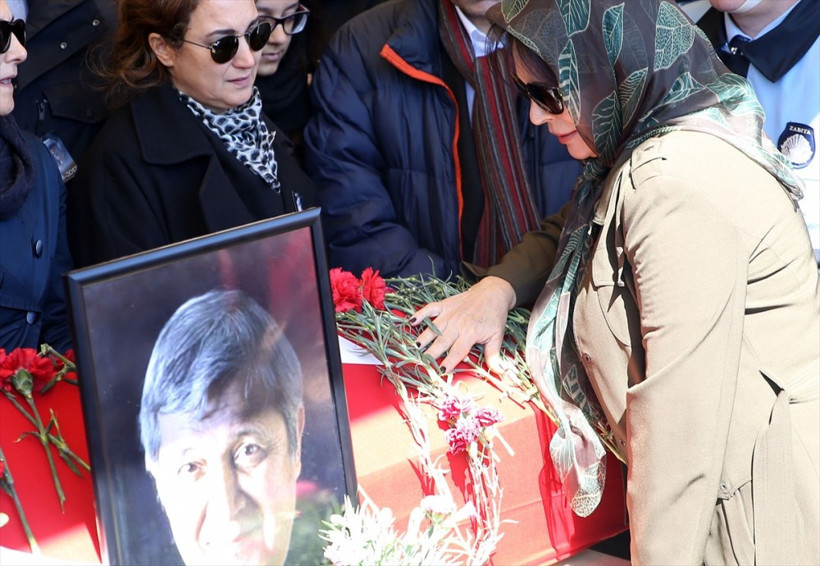 Hülya Koçyiğit Akçatepe'nin tabutunun başında... - Resim: 1