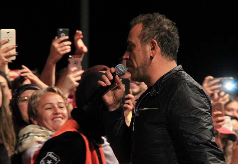 Haluk Levent yine kendinden bekleneni yaptı! Evlenen çiftlerin düğününü bastı - Resim: 4