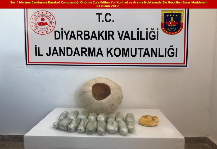 Diyarbakır’da terörün finans kaynağına büyük darbe! 15 milyon kök Hint keneviri 9 ton esrar - Resim: 2