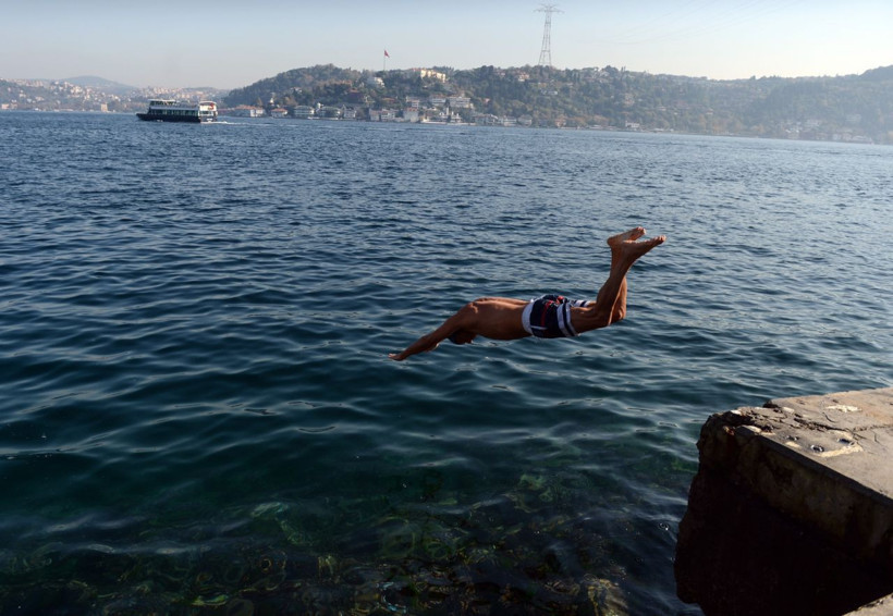 Bebek sahilinde ilginç görüntü poşete giren adamın amacı şaşırttı - Resim: 4