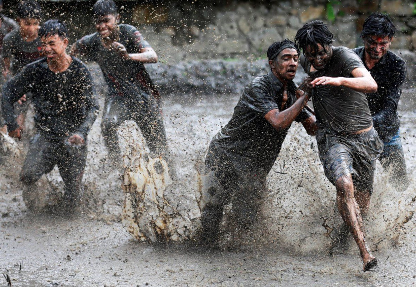 Nepal'de Ulusal Çeltik Günü kutlamaları: Birbirlerini çamura buladılar - Resim: 3