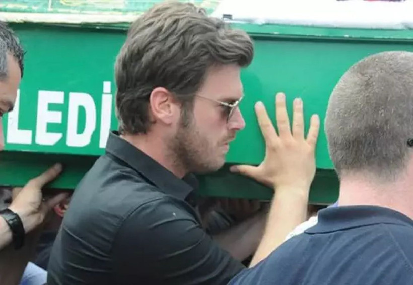 Halit Yukay'ın cenazesinde Kıvanç Tatlıtuğ gözyaşlarını tutamadı - Resim: 1