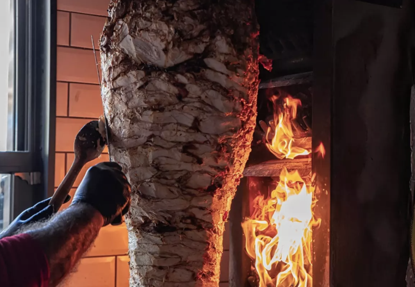 FETÖ ile bağlantılı çıkmıştı! Kayyum atanan Maydonoz Döner satışa çıktı - Resim: 1