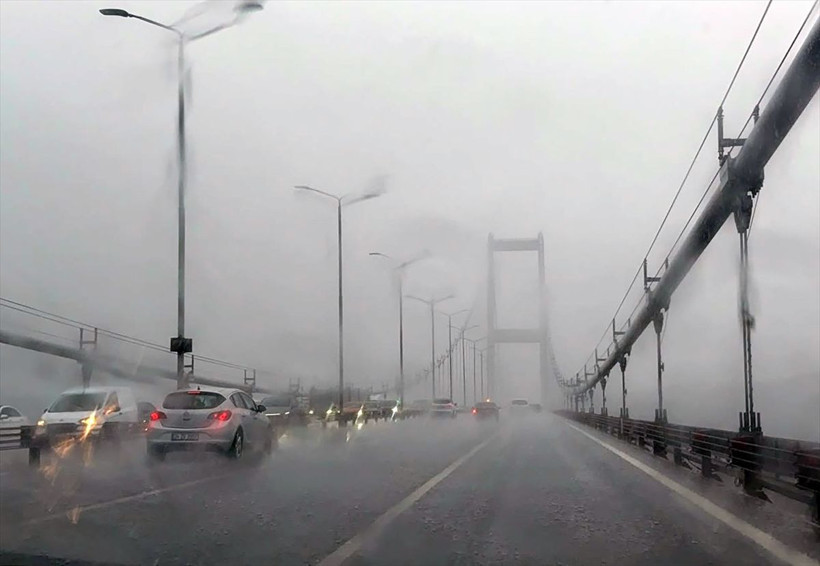 AKOM uyarmıştı! İstanbul'u sağanak vurdu, ilçelerdeki son görüntüler şaşkına çevirdi - Resim: 1