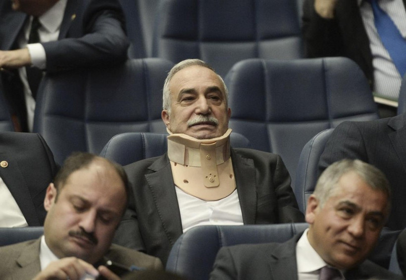 Fakıbaba AK Parti'nin toplantısına böyle geldi - Resim: 2