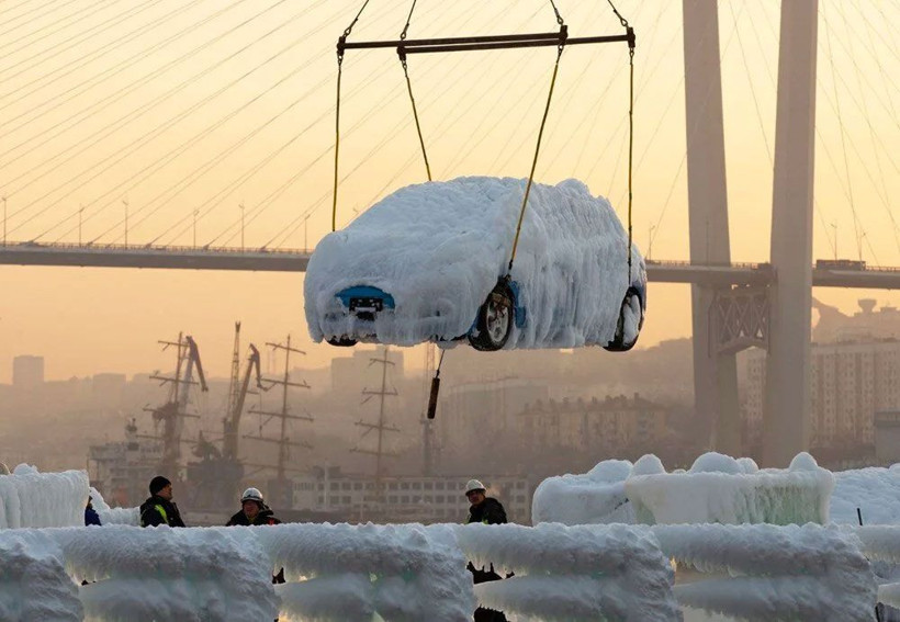 Otomobil yüklü kargo gemisi dondu otomobiller 20 santim buzla kaplandı şaşırtan görüntüler - Resim: 2