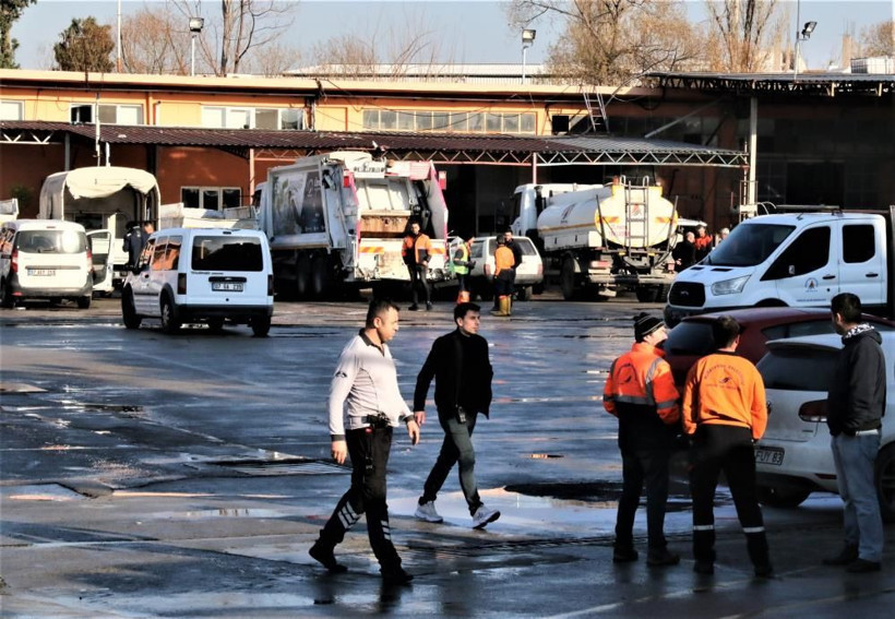 Antalya'da işten çıkarılan adam şantiyeyi bastı! Şube müdürüne silah çekti - Resim: 1