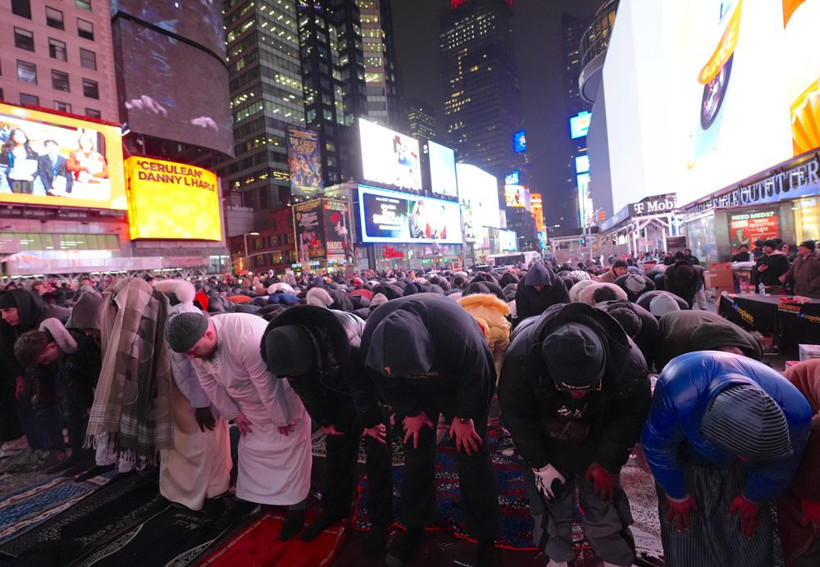 Ünlü Times Meydanı'nda iftar programı düzenlendi - Resim: 3