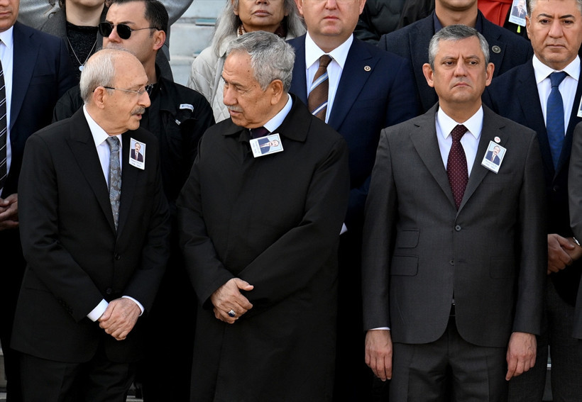 Özgür Özel ile Kemal Kılıçdaroğlu cenaze töreninde tokalaştı! O anlar böyle görüntülendi - Resim: 7