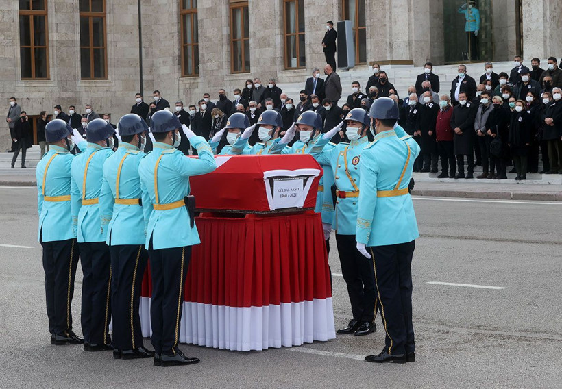 Güldal Akşit son yolculuğuna uğurlandı! Önce Meclis'te sonra Kocatepe'de tören yapıldı - Resim: 2