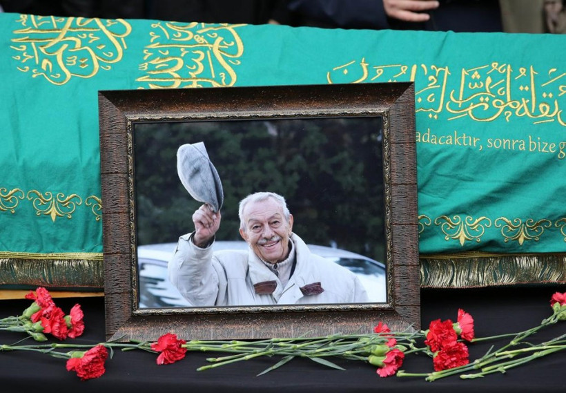 Çetin Altan son yolculuğuna uğurlanıyor - Resim: 2