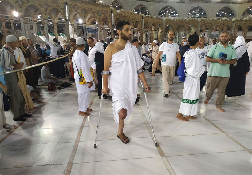 İsrail askerlerinin kurşunu ile bacağını kaybeden Naci'nin hac sevinci! - Resim: 4