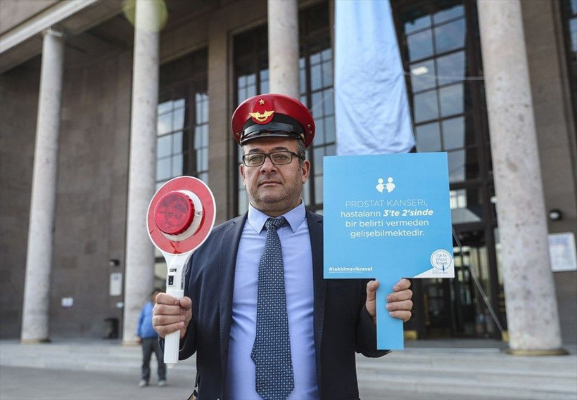 Dev mavi kravatı görenler şaşırdı! Sebebi bakın neymiş - Resim: 4