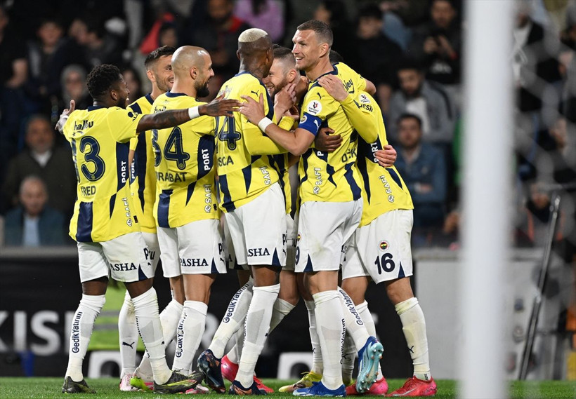 Fenerbahçe'de tecrübeli futbolcu yolun sonuna geldi! Eski takımına dönebilir: "Güzel bir konuşma yaptık" - Resim: 4