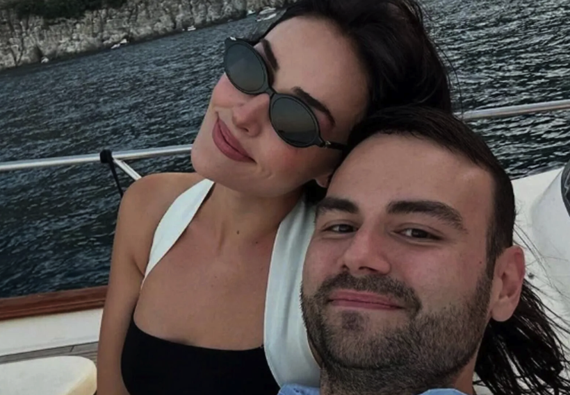 Esra Bilgiç'ten cesur paylaşım! Sevgilisi Faruk Sabancı ile yatakta burun buruna... - Resim: 2