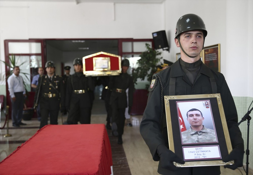 Şehit kardeşi yürek yaktı! Gözyaşları sel oldu - Resim: 1