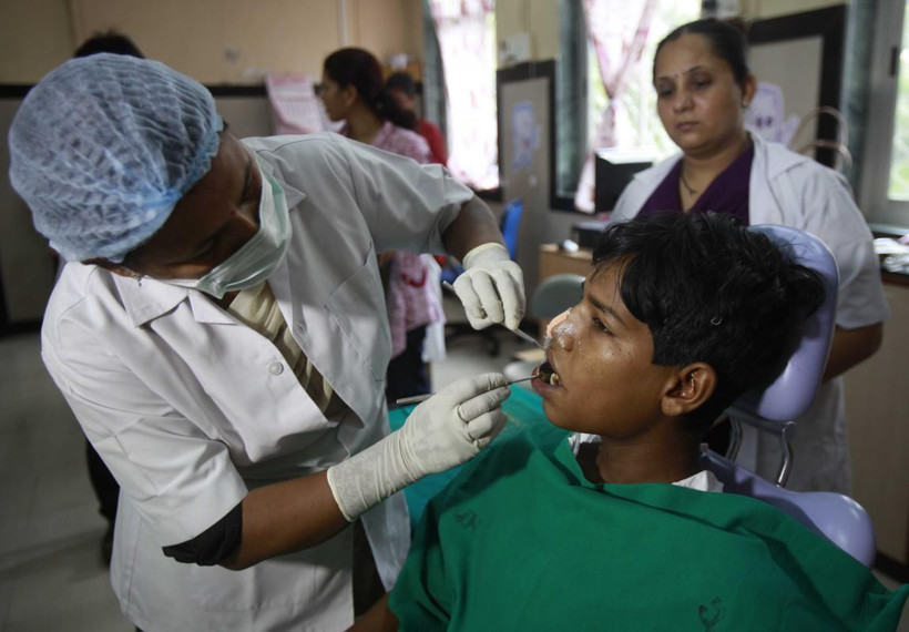 Çenesinden tam 232 diş çekildi - Resim: 2