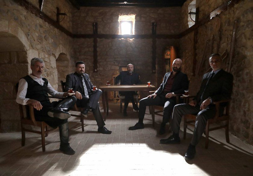 Ramo'nun Fatoş'una yorum yağdı göğüs dekoltesine bakın! - Resim: 2