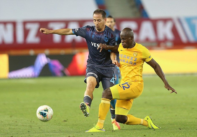 Masa başında işler dönüyor kim kul hakkı yiyorsa Allah belasını versin - Resim: 2