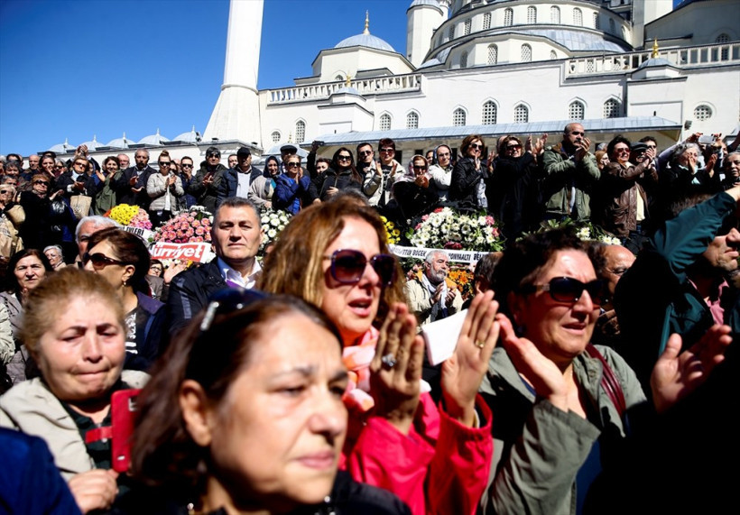 Tayfun Talipoğlu'nun cenazesi gözyaşlarıyla uğurlandı! - Resim: 3