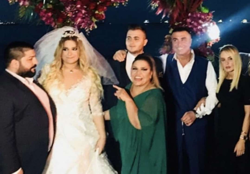 Kibariye'nin annesi yıllar sonra düğünde ortaya çıktı! Göbek dansıyla olay oldu - Resim: 1