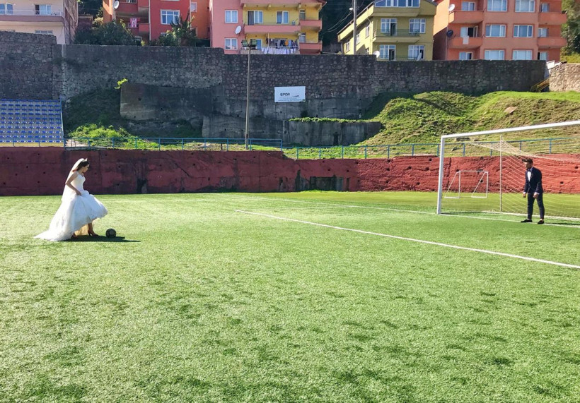 Zonguldaklı çift nikah masasından yeşil sahaya koştu - Resim: 2