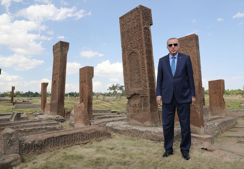 Cumhurbaşkanı Erdoğan Ahlat Selçuklu Mezarlığı'nı ziyaret etti - Resim: 4