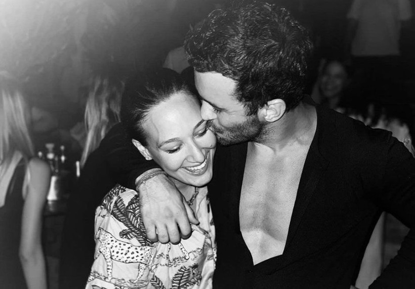 Barış Arduç ve Gupse Özay'ın kızı ilk defa deniz keyfi yaparken görüntülendi! - Resim: 1