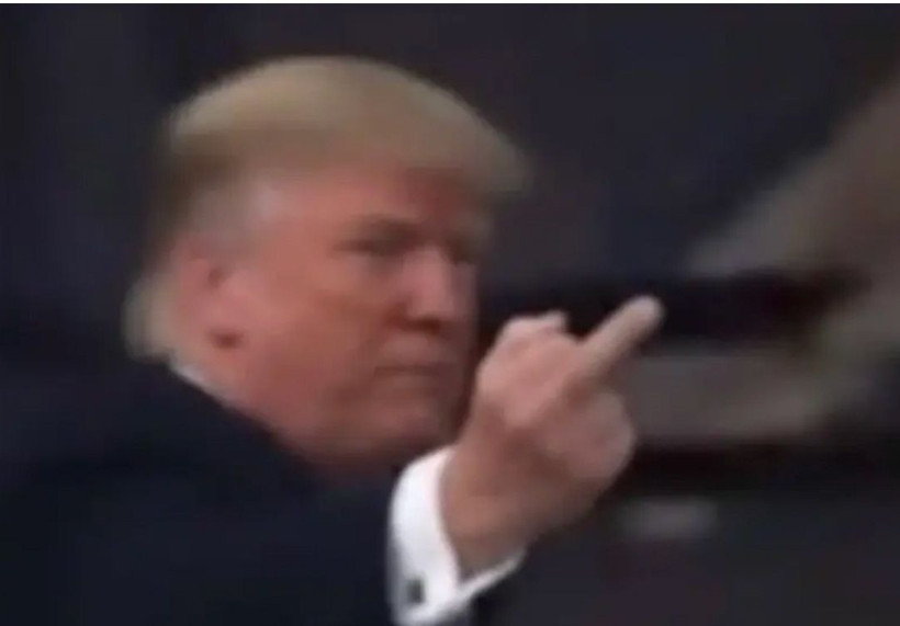 O artık bir milyoner! Trump'ın küfür edip 'orta parmak' gösterdiği işçi zengin oldu - Resim: 3