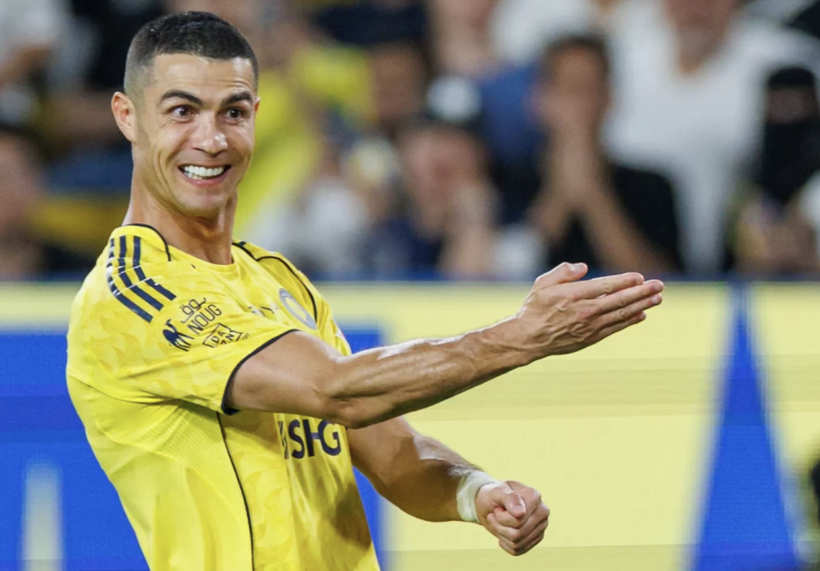 Hep gözler üzerlerinde! İşte ekranların vazgeçilmezi olan ve vücudunu sigortalatan ünlüler! - Resim: 4