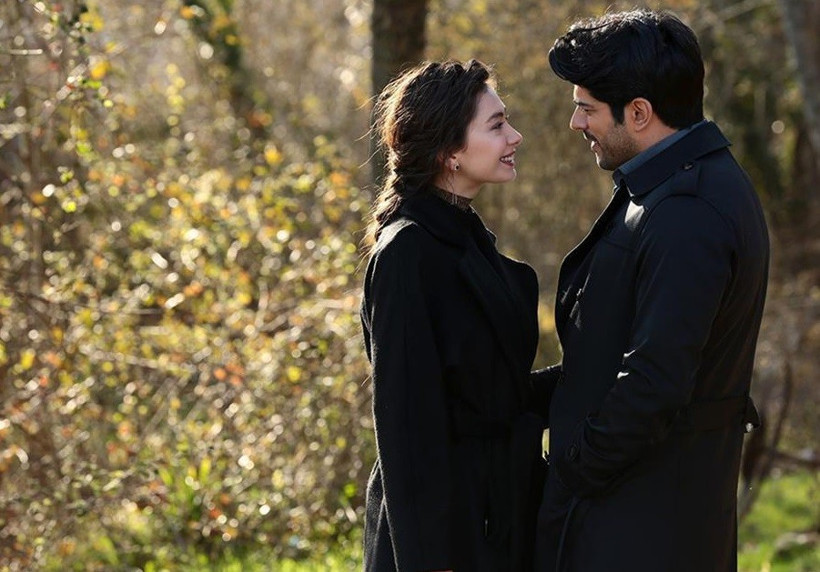 Kara Sevda dizisinde fena hata izleyenler hemen fark etti - Resim: 3