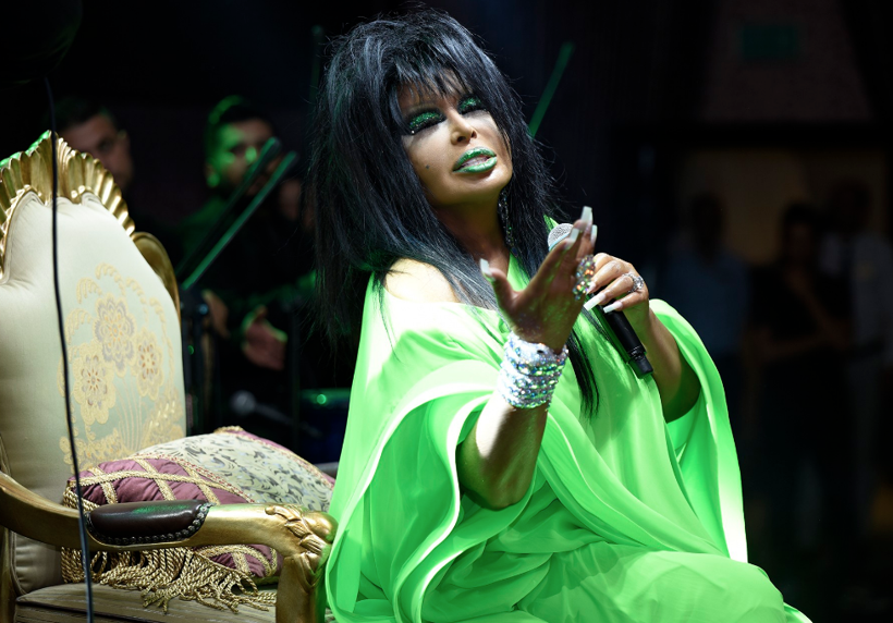 Bülent Ersoy sahnede orkestrasına dönüp ateş püskürdü: Aptal bunlar - Resim: 4