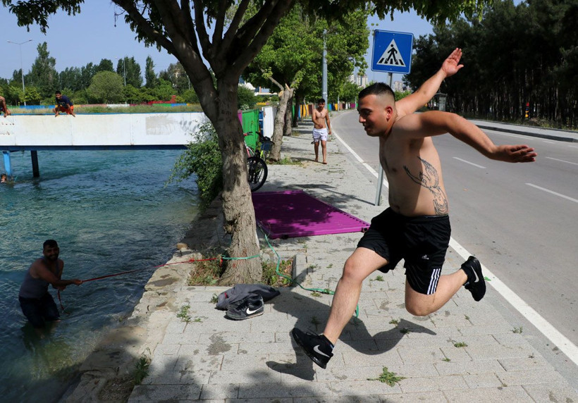 Polis gelene kadar ölüme atladılar! Adana'da sıcak fena vurdu - Resim: 3