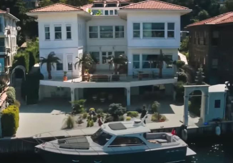 Yalı Çapkını'nın yalısı Türkiye'nin en zengin ailesine ait! Yapımcının ödediği paranın nereye gittiği... - Resim: 1