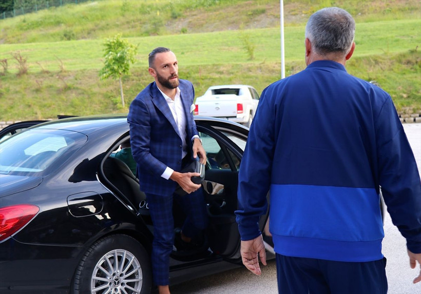 Fenerbahçeli Vedat Muriç'in acı dolu hayat hikayesi: Annem soğan ekmekle kandırıyordu bizi - Resim: 1