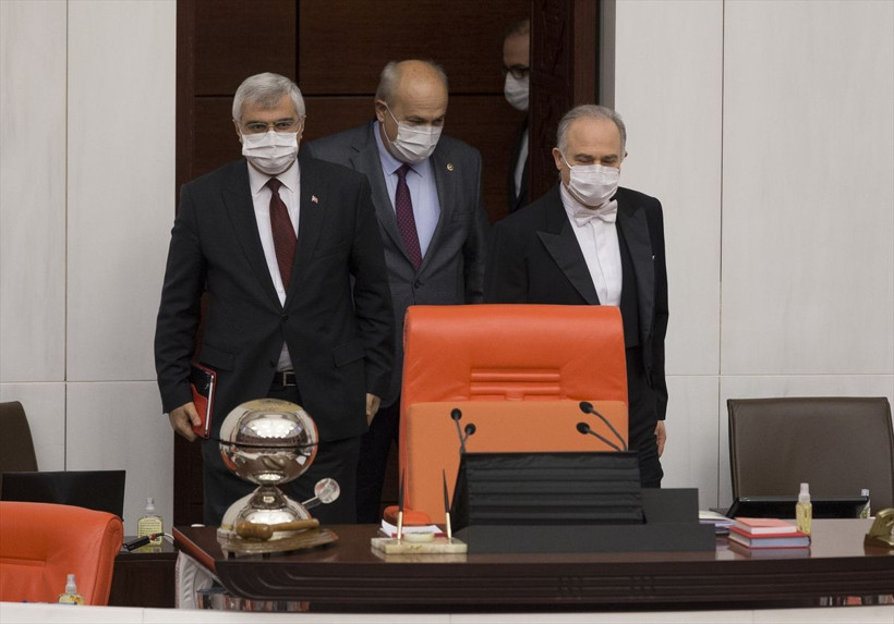 Af yasası TBMM'de vekiller maske taktı maske takmayana uyarı - Resim: 2