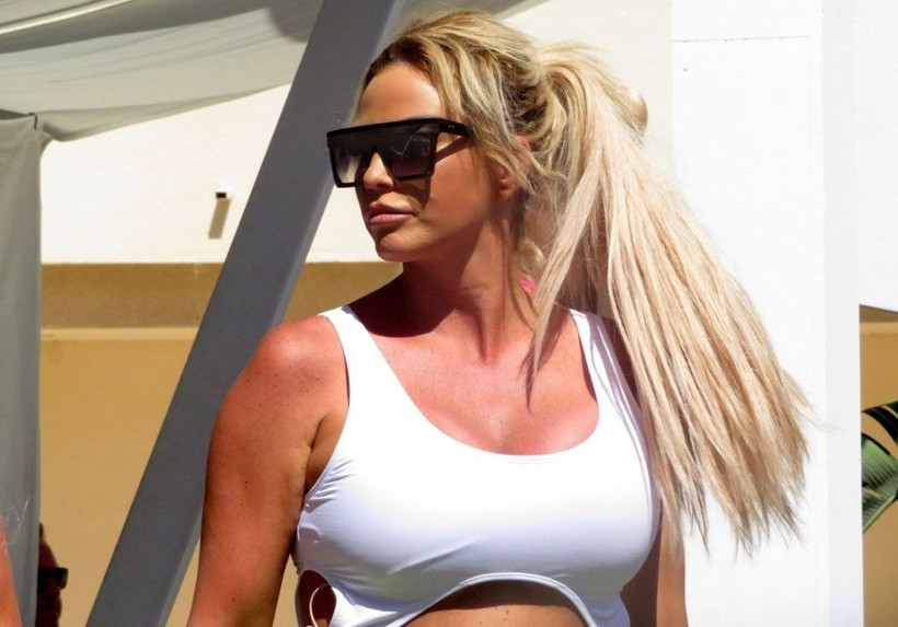 Parkta yaşadığı iğrenç olayı Katie Price anlattı: Uygun olmayan pozları... - Resim: 1