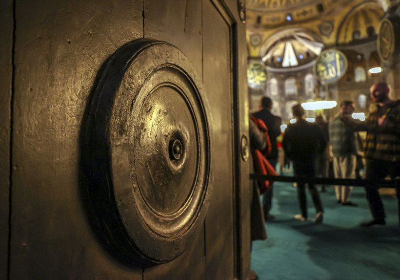Ayasofya Camisi'nin kapı kırılma sebebinin ardında ürpertici hurafeler! Büyü yapan yiyen var! - Resim: 3