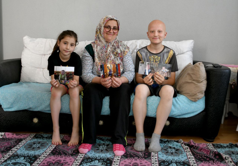 11 yıl önce gittiği berber hayatını kararttı! Kaşı da saçı da çıkmıyor.. - Resim: 1