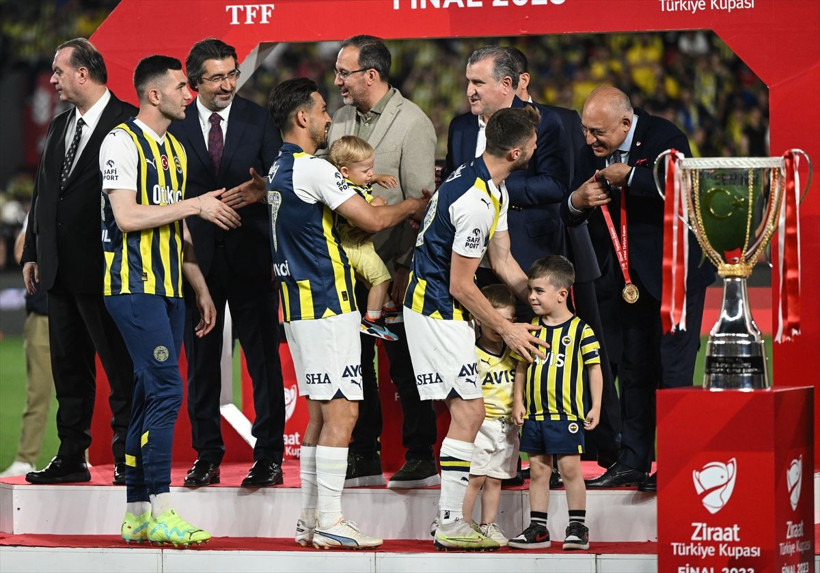 Fenerbahçe'nin forma hamlesi dikkat çekti: Kupa törenine damga vuran olay! - Resim: 2