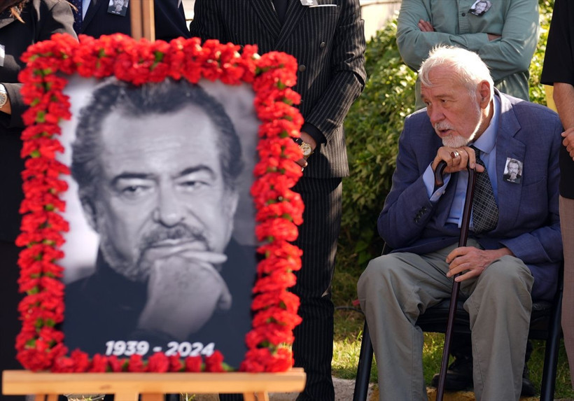 Güneri Cıvaoğlu son yolculuğuna uğurlandı! Usta gazetecinin vasiyetini eşi anlattı - Resim: 3