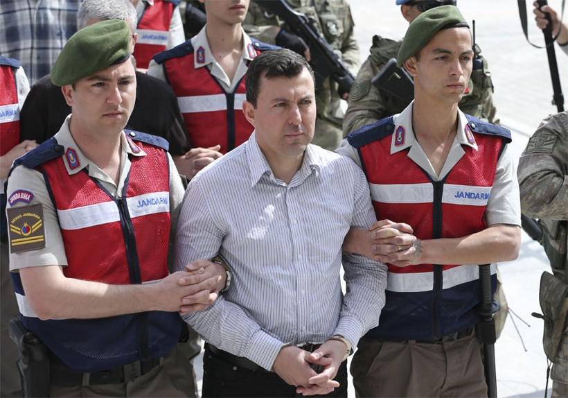 Levent Türkkan da var! Darbeci generallerin kelepçeli halleri - Resim: 3