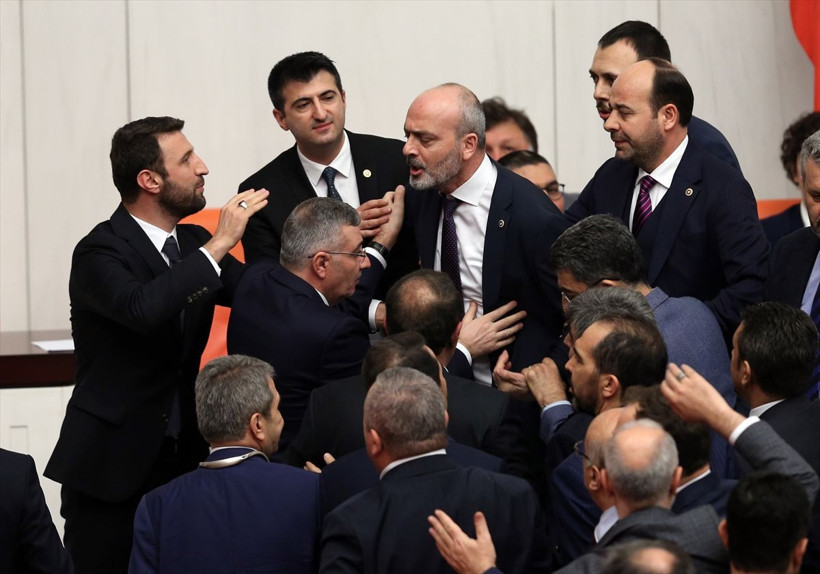 Meclis fena karıştı AK Parti ve İYİ Partililer birbirine girdi - Resim: 3