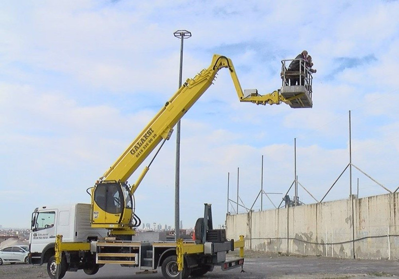 Beypiliç Boluspor Spor Başkanı takımının maçını vinç üstünden izledi - Resim: 2