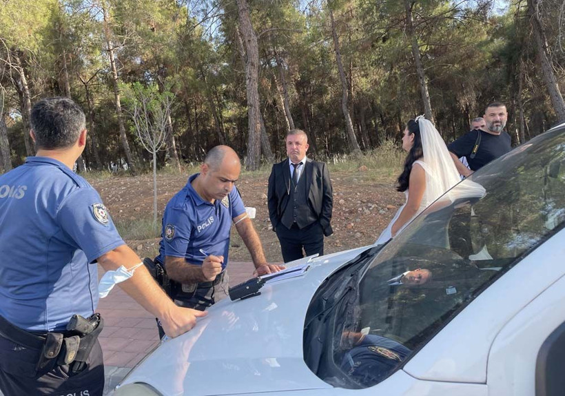 Adana'da düğün öncesi fotoğraf çekimi yaptıran çifte büyük şok! Araçtaki altınları çalındı - Resim: 2