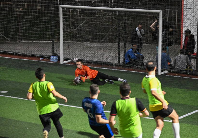 Kaleye geçecek oyuncusu olmayan takımların bekçiliğini yaparak para kazanıyor - Resim: 2