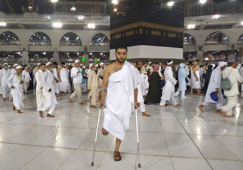 İsrail askerlerinin kurşunu ile bacağını kaybeden Naci'nin hac sevinci! - Resim: 2