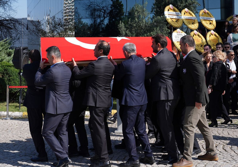 Güneri Cıvaoğlu son yolculuğuna uğurlandı! Usta gazetecinin vasiyetini eşi anlattı - Resim: 2